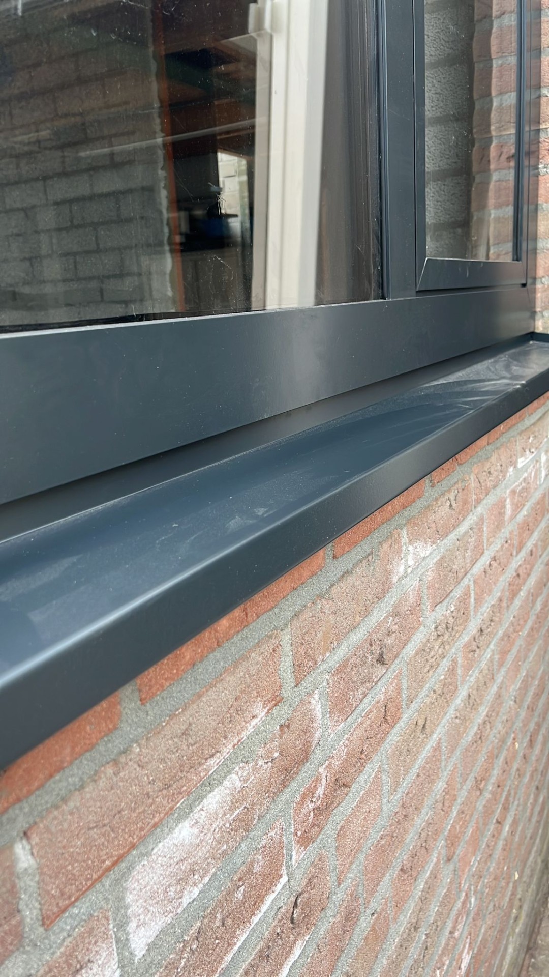Lessen in Poedercoating: Kleurverschil tussen profielen en waterslagen?!